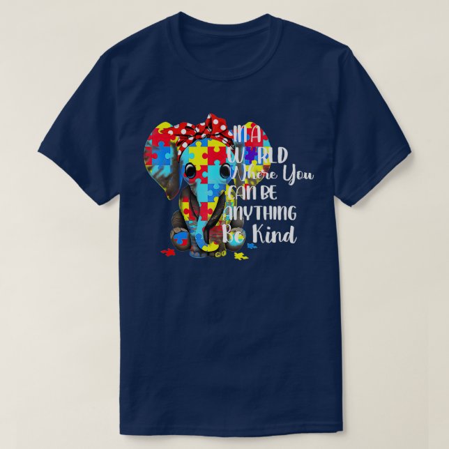 Camiseta Em Um Mundo Onde Você Pode Ser Qualquer Coisa Que  (Frente do Design)