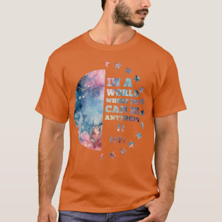 Camiseta Em Um Mundo Onde Você Pode Ser Qualquer Coisa Que
