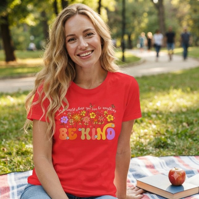 Camiseta Em um mundo onde você pode ser qualquer coisa Seja (Criador carregado)