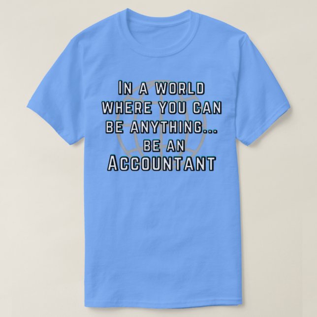 Camiseta Em um mundo onde você pode ser qualquer coisa uma  (Frente do Design)