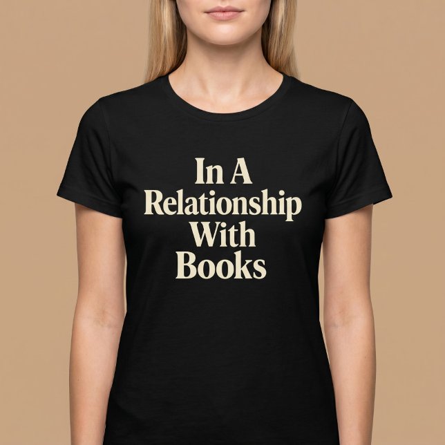 Camiseta Em Um Relacionamento Com A Leitura De Livros (Criador carregado)