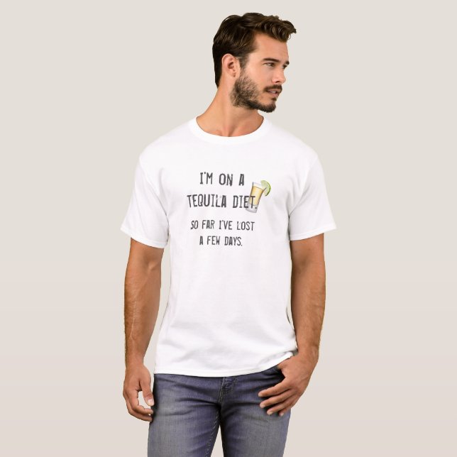 Camiseta Em uma Dieta de Tequila Engraçado México Bebendo (Frente Completa)