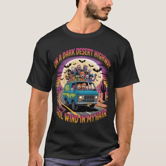 Camiseta Em Uma Estrada Do Deserto Escuro (Frente)