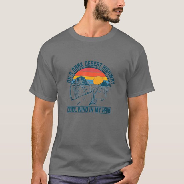 Camiseta Em Uma Estrada Do Deserto Escuro Vento Legal Em Me (Frente)