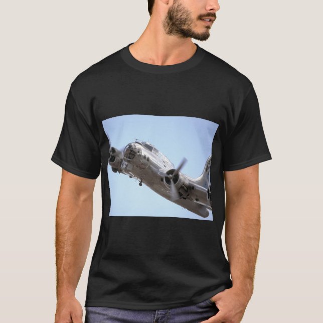 Camiseta Em Uma Fortaleza Voadora B17 (Frente)