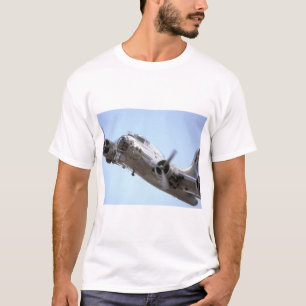 Camiseta Em Uma Fortaleza Voadora B17