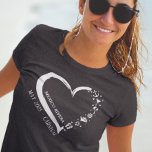 Camiseta Embarque Cardíaco Personalizado do Lover Cruise<br><div class="desc">Este design pode ser personalizado na área fornecida pela alteração da foto e/ou do texto. Ou pode ser personalizado clicando em Personalizar este Modelo e, em seguida, escolhendo o clique para personalizar mais a opção e excluir ou alterar a cor do plano de fundo, adicionar texto, alterar a cor ou...</div>