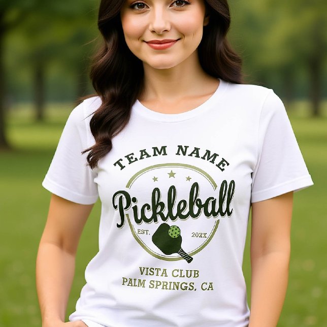 Camiseta Emblem Verde Personalizado do Clube da Equipe de P (pickleball personalized shirt emblem club team player vintage custom text name green retro)