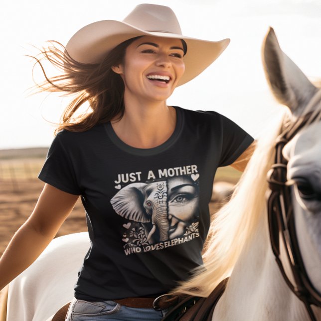 Camiseta Embraço de elefante na fusão artística (Criador carregado)