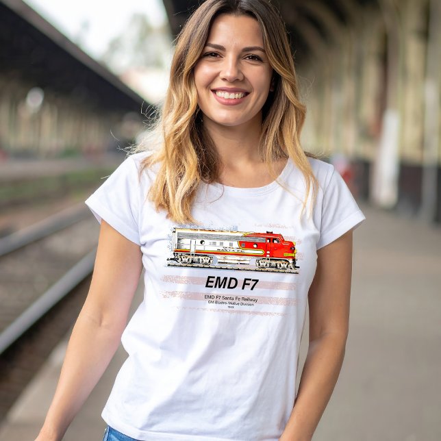 Camiseta EMD F7 Santa Fe Warbonnet with American Flag. (EMD F7 Santa Fe Warbonnet Diesel Locomotive. Womens Basic T-Shirt)