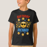 Camiseta Emoji Birthday Boy sorri<br><div class="desc">Comemore o aniversário com esta camiseta especial,  design personalizada</div>