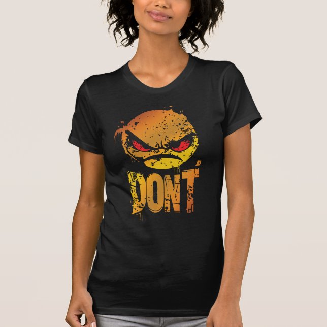 Camiseta Emoji Bravo com Raiva com texto 'NÃO' (Frente)