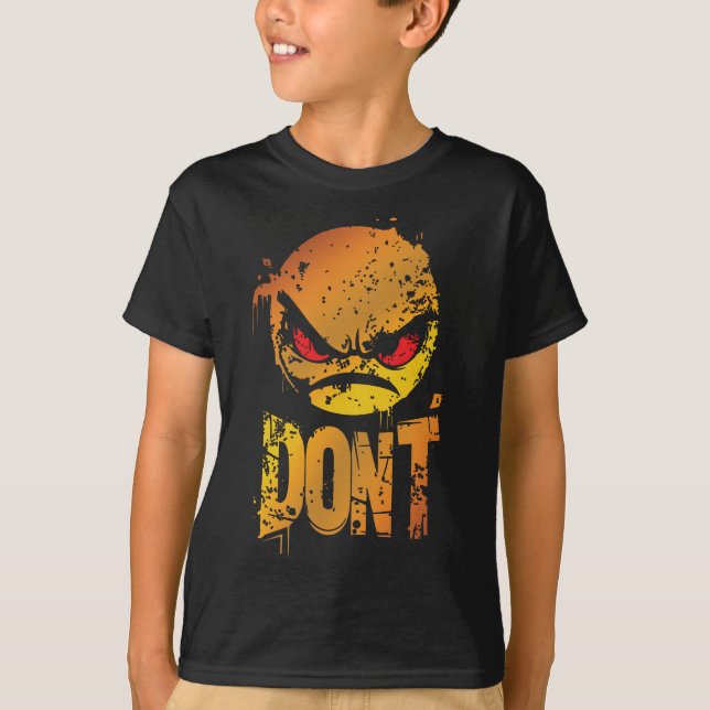 Camiseta Emoji Bravo com Raiva com texto 'NÃO' (Frente)