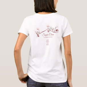 Camiseta Empregada doméstica limpando casa rosa dourado flo