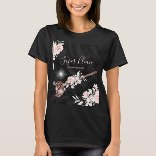 Camiseta Empregada limpando casa Rosa floral dourada brilha