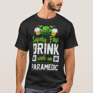 Camiseta EMS Emergency Drink With A Paramedic St Patricks D