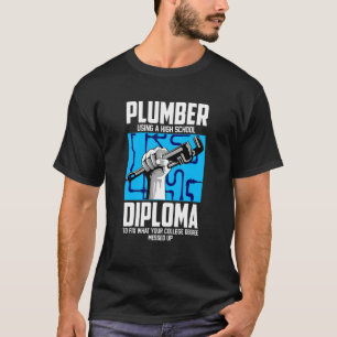 Camiseta Encanador Para Ajustador De Tubulação Usando Um Di