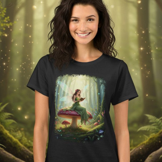 Camiseta Enchanted Day Fairy Reading a Book (Criador carregado)