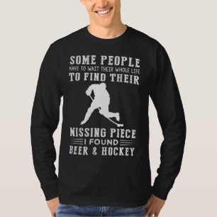 Camiseta Encontrando minha peça perdida: Cerveja, Hóquei e