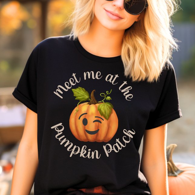 Camiseta Encontre-Me No Pumpkin Winking Pumpkin (Meet Me At The Pumpkin Patch Winking Pumpkin Fun and Trendy Autumn/ Fall T-Shirt)