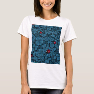 Camiseta Encontre o trevo sortudo em azul e vermelho