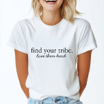 Camiseta Encontre sua tribo | Ame-os Duro Moderno Minimalis<br><div class="desc">"Encontra a tua tribo. Ame-os a design de arte personalizada do Duro de de citações personalizadas na tipografia contemporânea com detalhes de escrita manual num estilo moderno minimalista.</div>