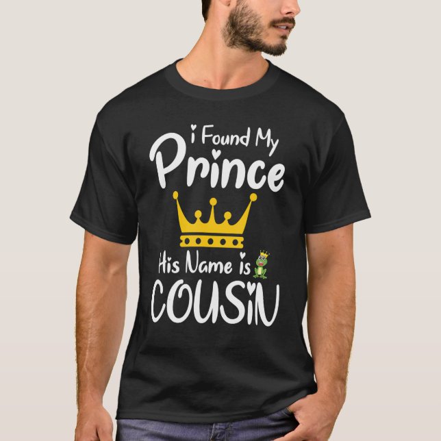 Camiseta Encontrei Meu Príncipe Seu Nome É Primo Irmã Irmão (Frente)
