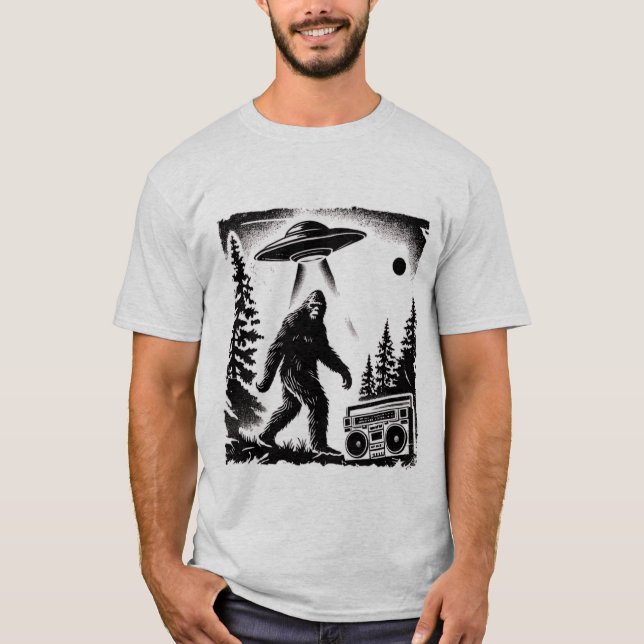 Camiseta Encontro de alienígena com Pé Grande (Frente)