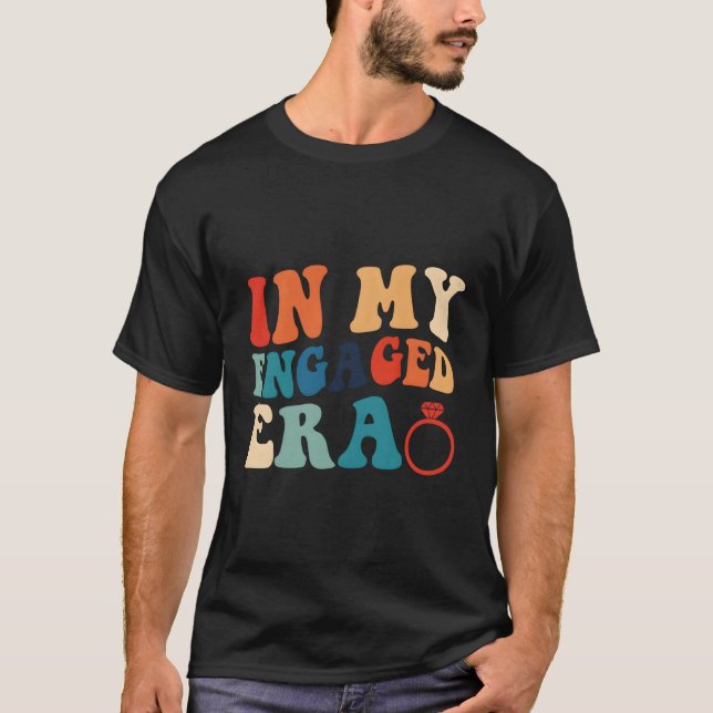 Camiseta Enet Fiance Na Minha Época Final, Py De Bacheloret (Frente)