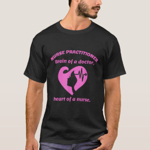 Camiseta Enfermeira Clínica Cérebro de um Médico, Coração d