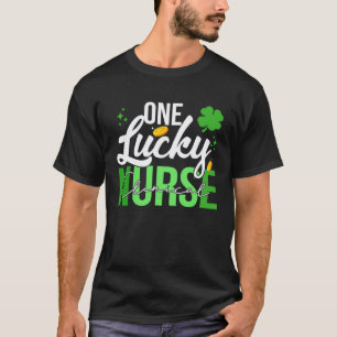 Camiseta Enfermeira Clínica do Dia de São Patrício Uma Enfe
