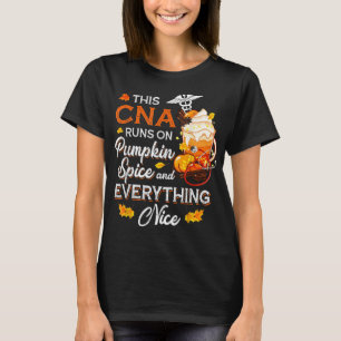 Camiseta Enfermeira CNA Funciona Com Pumpkin Spice Tudo Gra