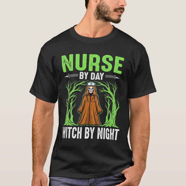 Camiseta Enfermeira De Dia Bruxa De Noite Design De Hallowe (Frente)