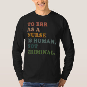 Camiseta Enfermeira de enfermagem de salvamento é humana e