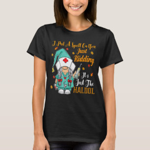 Camiseta Enfermeira De Halloween Gnomo Rn Er Icu Haldol Méd