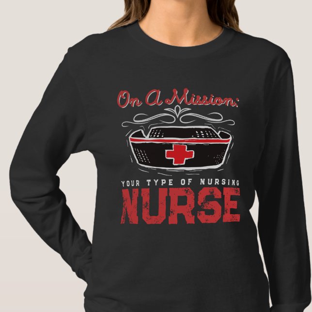 Camiseta Enfermeira de Sala de Operação Gráfico de Aposenta (Criador carregado)