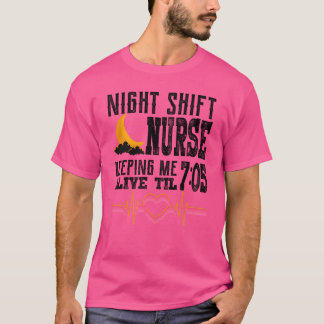 Camiseta Enfermeira do Turno da Noite Me Mantendo Vivo 