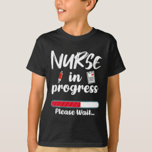 Camiseta Enfermeira em andamento carregando Enfermeira Engr