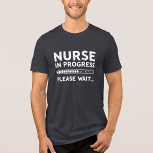 Camiseta Enfermeira em andamento, por favor, espere - Enfer