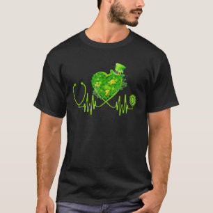 Camiseta Enfermeira Irlandesa Stethoscope Heartbeat Shamroc