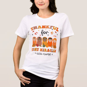Camiseta Enfermeira NICU de Ação de Graças Graças Por Peque