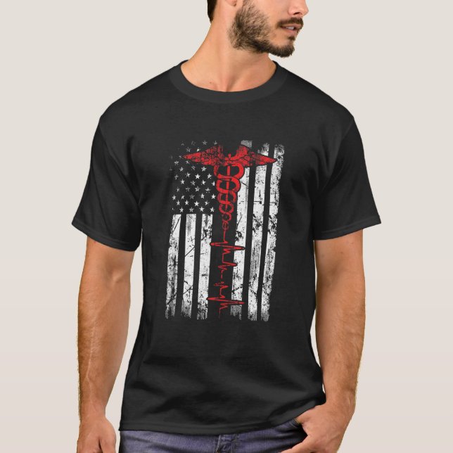 Camiseta Enfermeira Patriótica Americana Bandeira Registrad (Frente)