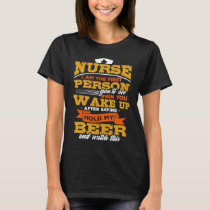 Camiseta Enfermeira Praticante Engraçada Bebedora de Cervej