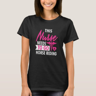 Camiseta Enfermeira Precisa Andar a Cavalo Presentes Engraç