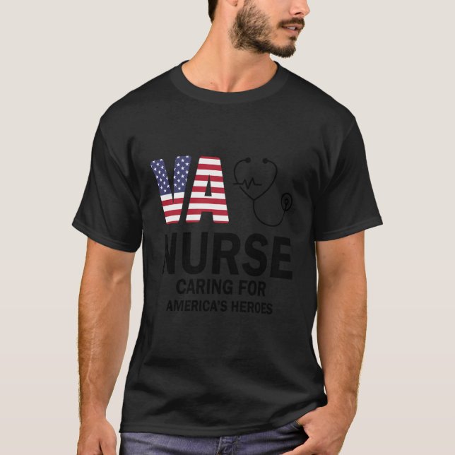 Camiseta Enfermeira Va Cuidando De Heróis Americanos (Frente)