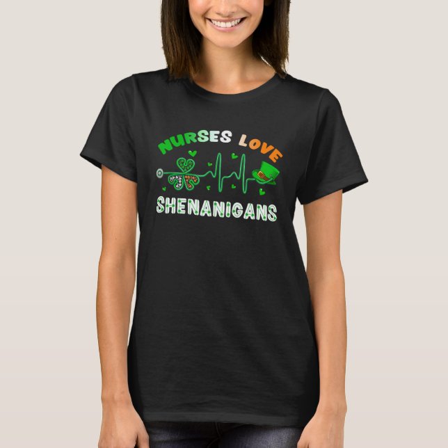 Camiseta Enfermeiras Amam Travessuras Dia de São Patrício E (Frente)