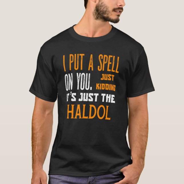 Camiseta Enfermeiro Dia de as Bruxas engraçado RN Haldol Mé (Frente)