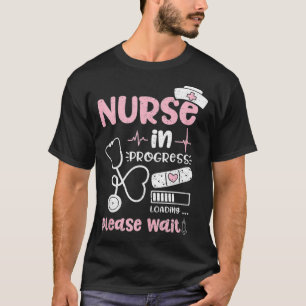 Camiseta Enfermeiro Em Carga Por Favor Aguarde A Vida