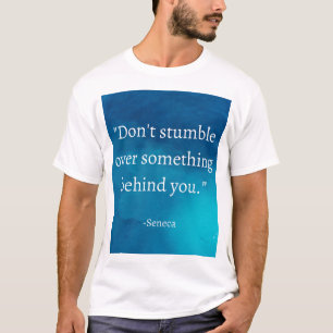 Camiseta Enfoque-se para frente, não tropece no passado