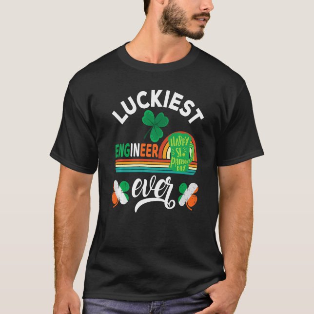 Camiseta Engenheiro Mais Sortudo Que Nunca Rua De Shamrock  (Frente)